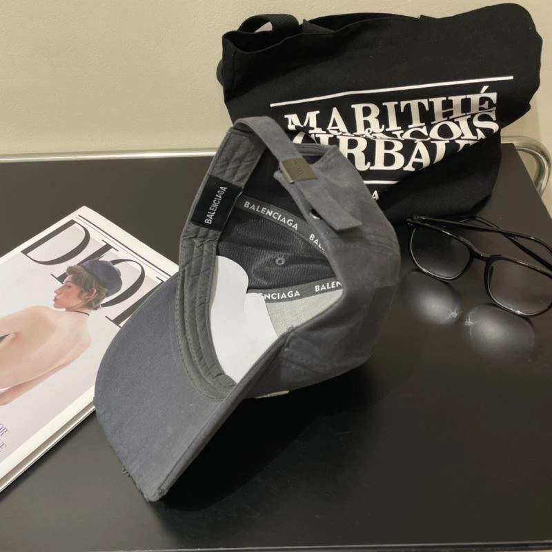 Balenciaga Caps Bold 260740