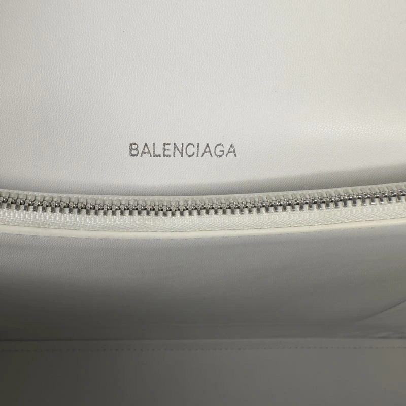 Bright Balenciaga Chic Crush Quilted Chain Bag -  Medium Crossbody 75291