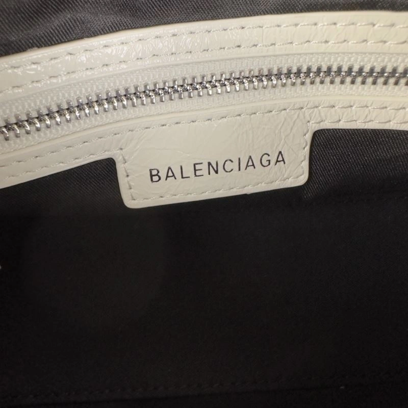 TechFriendly Balenciaga  Italian Leather Travel Bag with Detachable Accessories 75308