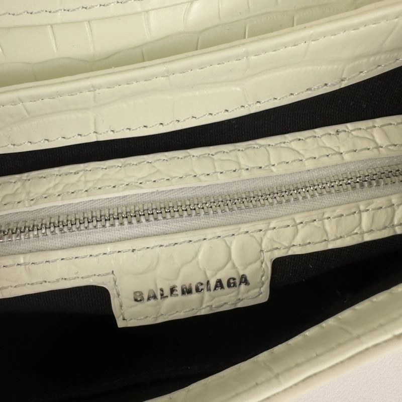 Balenciaga  Triangular Flap Crocodile Handbag - Lindsay Series ZeroBulk 75361