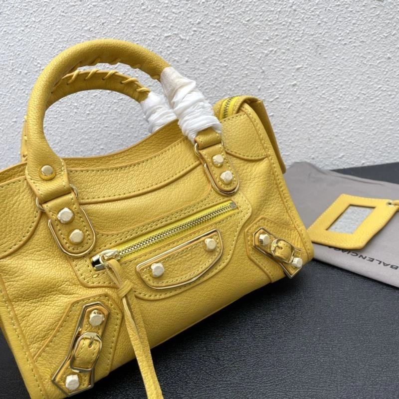 Fashionable Balenciaga  Medium Motorcycle Bag in Goat Leather 72660