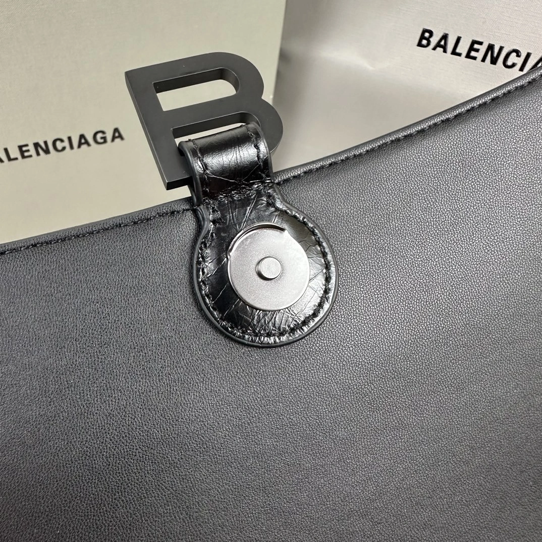 Sophisticated Balenciaga Crush Quilted Chain Bag - Medium Black Icon 60970