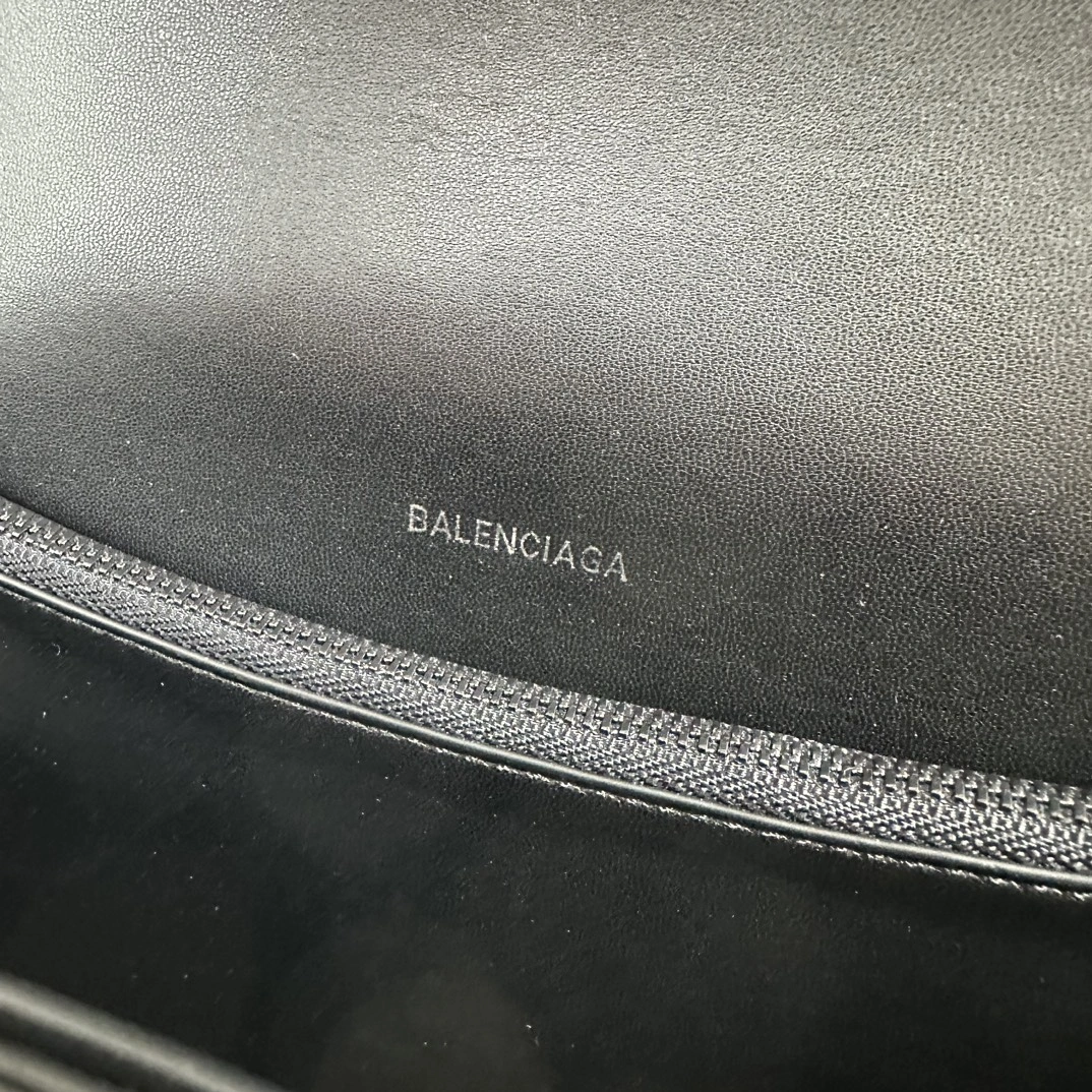 Sophisticated Balenciaga Crush Quilted Chain Bag - Medium Black Icon 60970