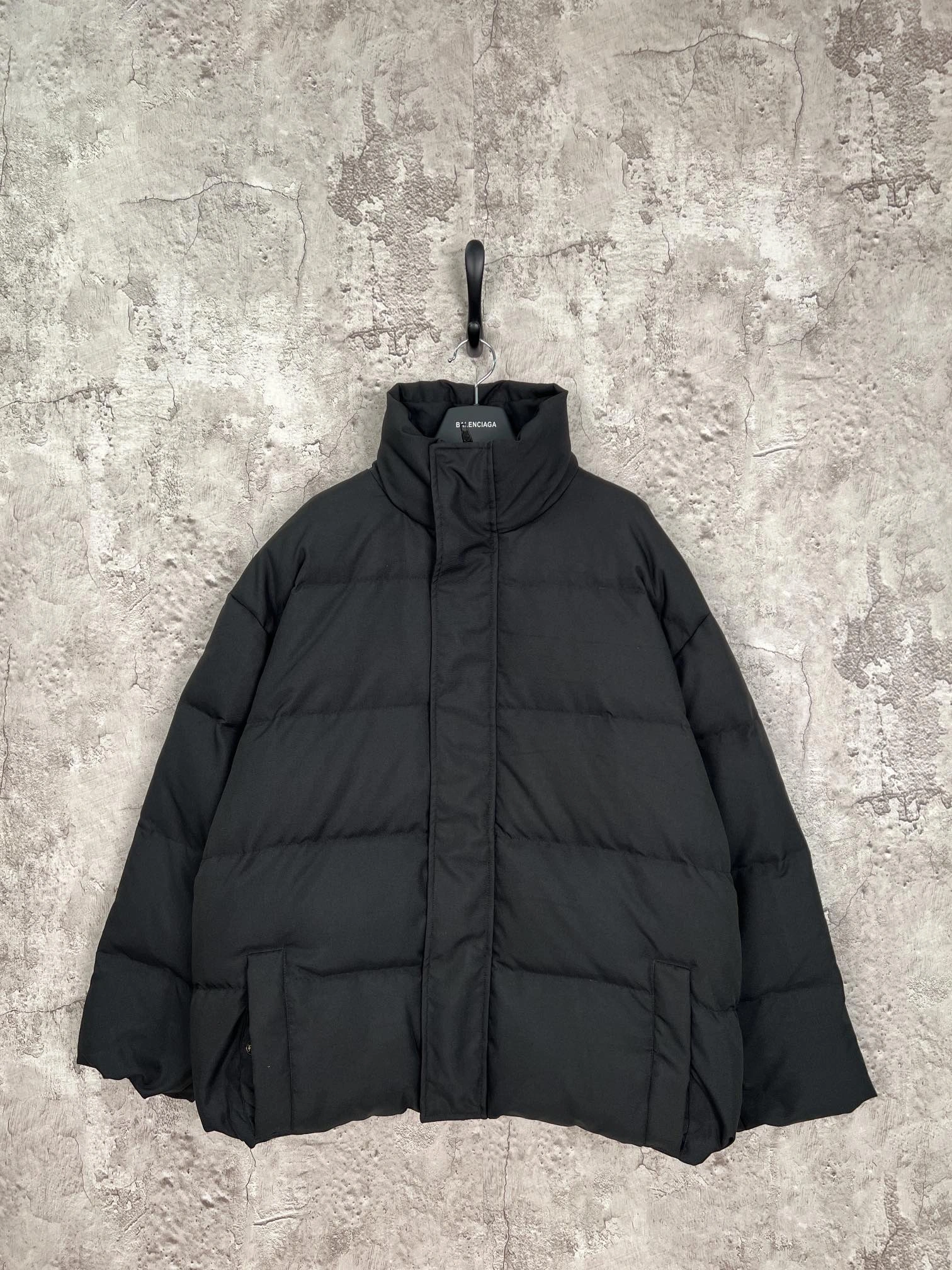 Sporty Balenciaga Down Jackets 98896