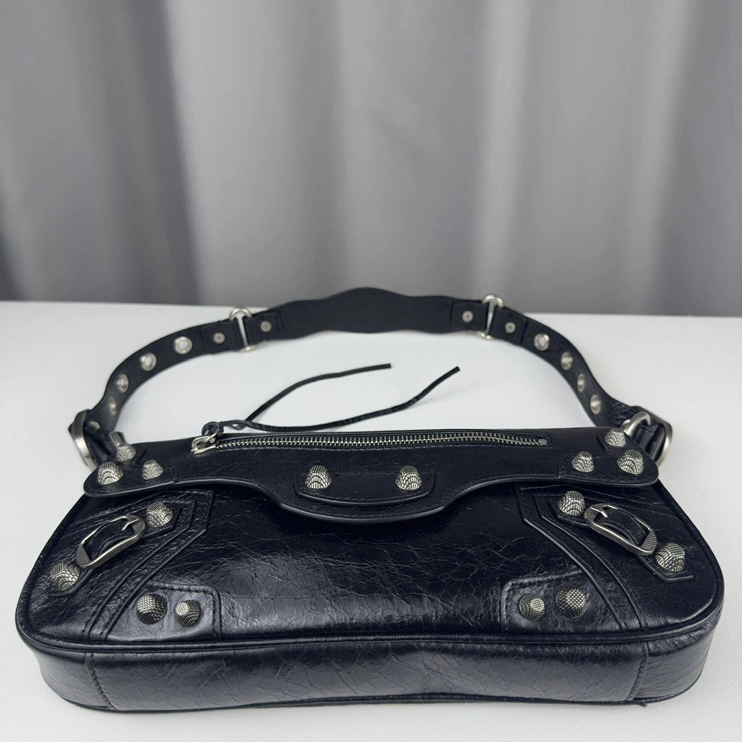 Durable Balenciaga Everyday Large Baguette Sling Bag in Lambskin 61106