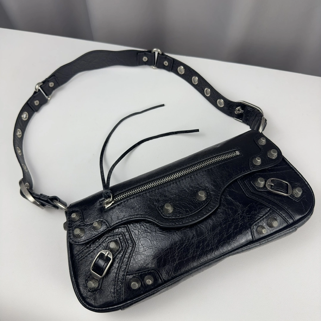 Durable Balenciaga Everyday Large Baguette Sling Bag in Lambskin 61106