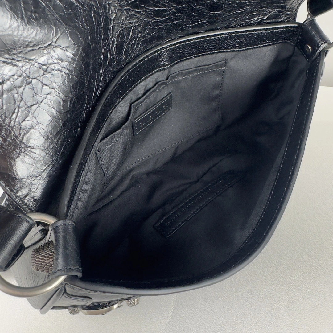 Durable Balenciaga Everyday Large Baguette Sling Bag in Lambskin 61106