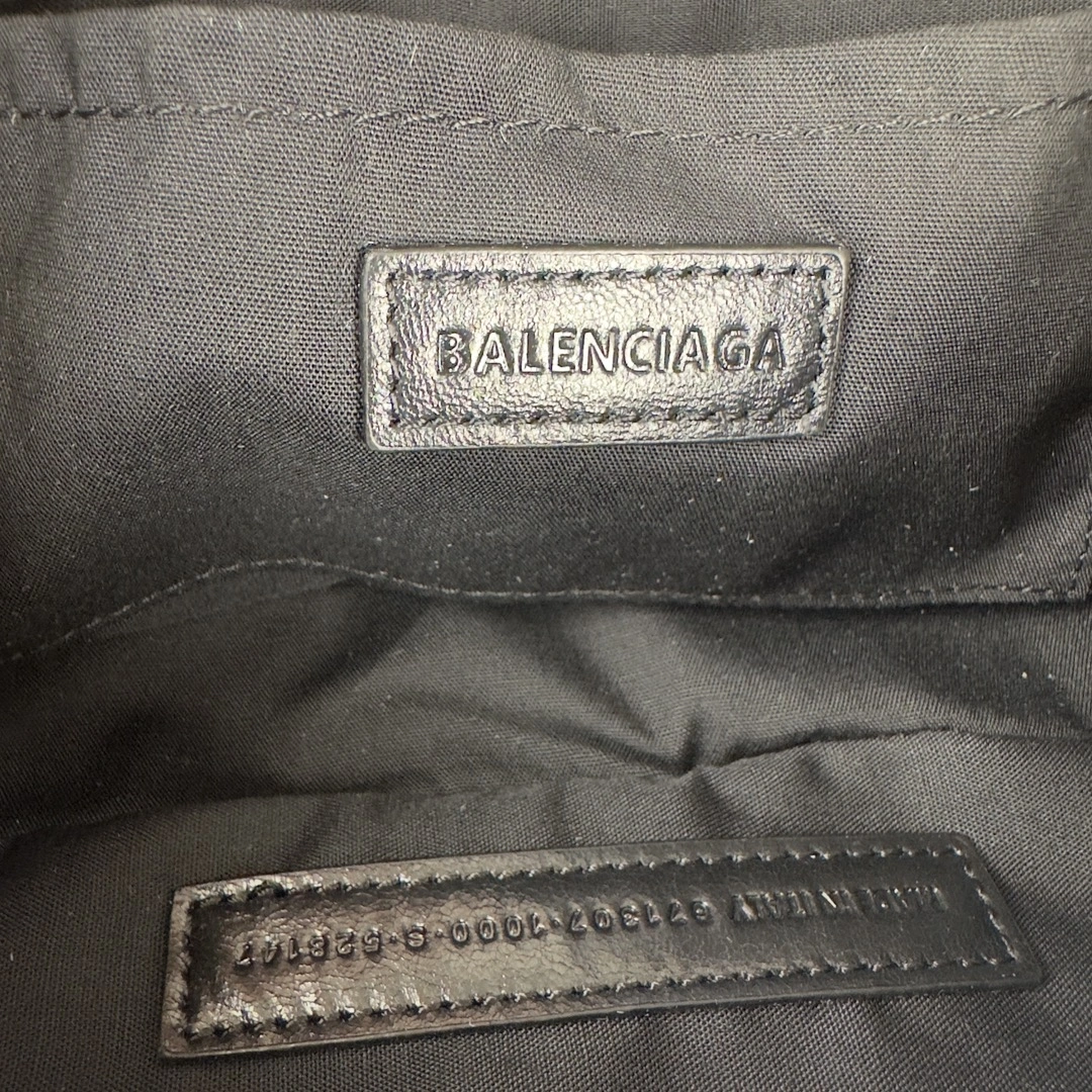 Durable Balenciaga Everyday Large Baguette Sling Bag in Lambskin 61106