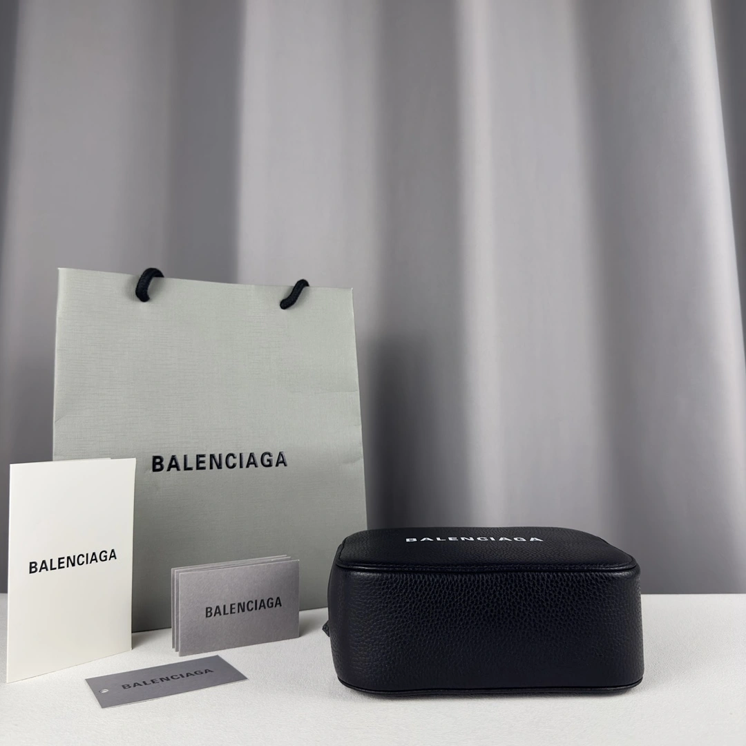 FastDry Balenciaga Everyday Mini Camera Crossbody Bag in Lambskin 60871