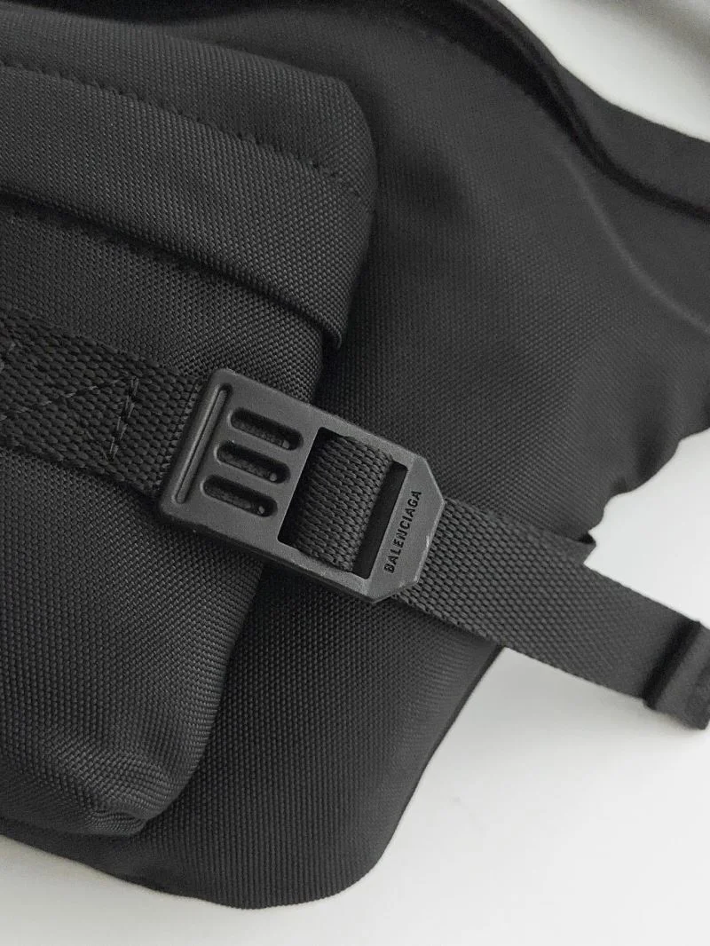 Balenciaga Exclusive Leather Mountaineering Waist Bag Breathable 38217