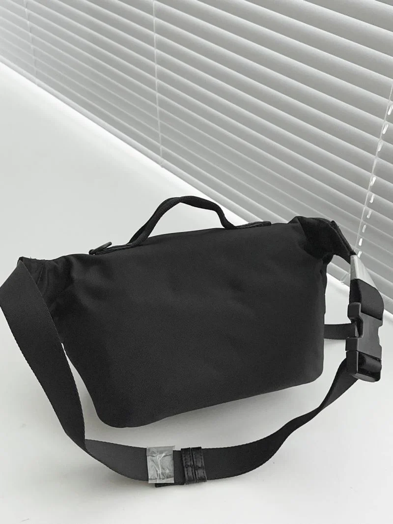 Balenciaga Exclusive Leather Mountaineering Waist Bag Breathable 38217
