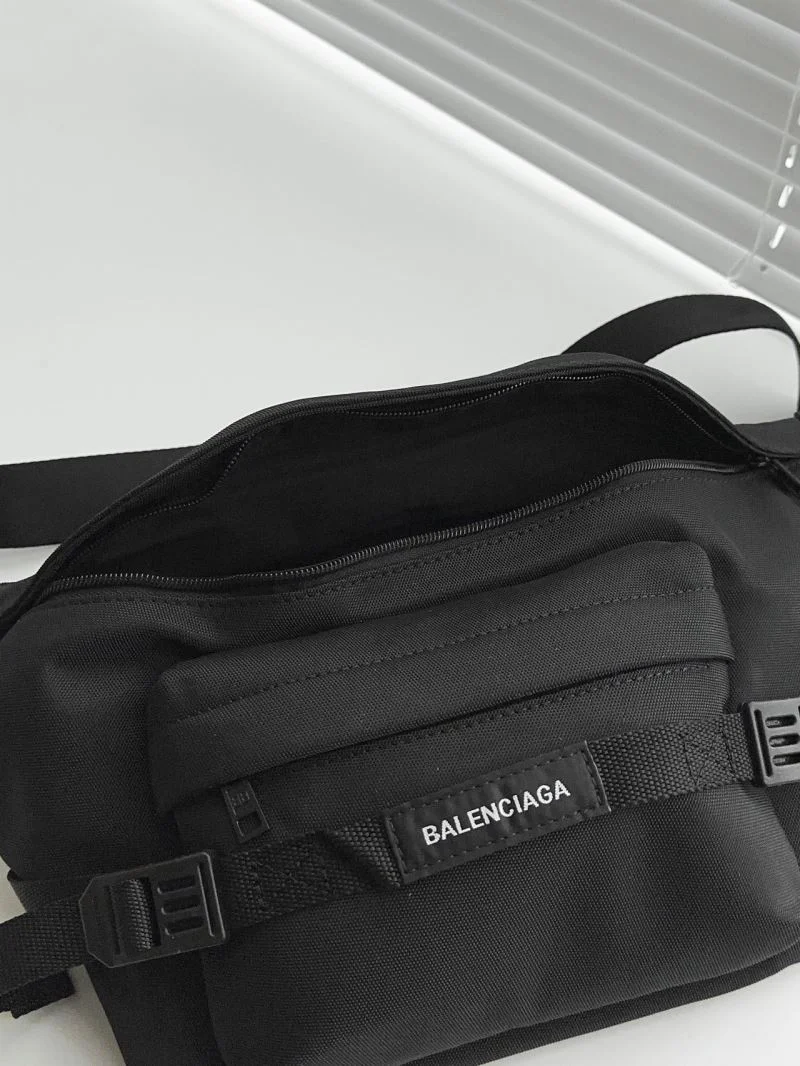 Balenciaga Exclusive Leather Mountaineering Waist Bag Breathable 38217