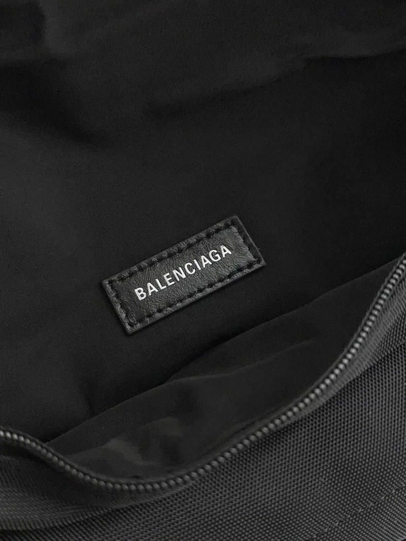 Balenciaga Exclusive Leather Mountaineering Waist Bag Breathable 38217