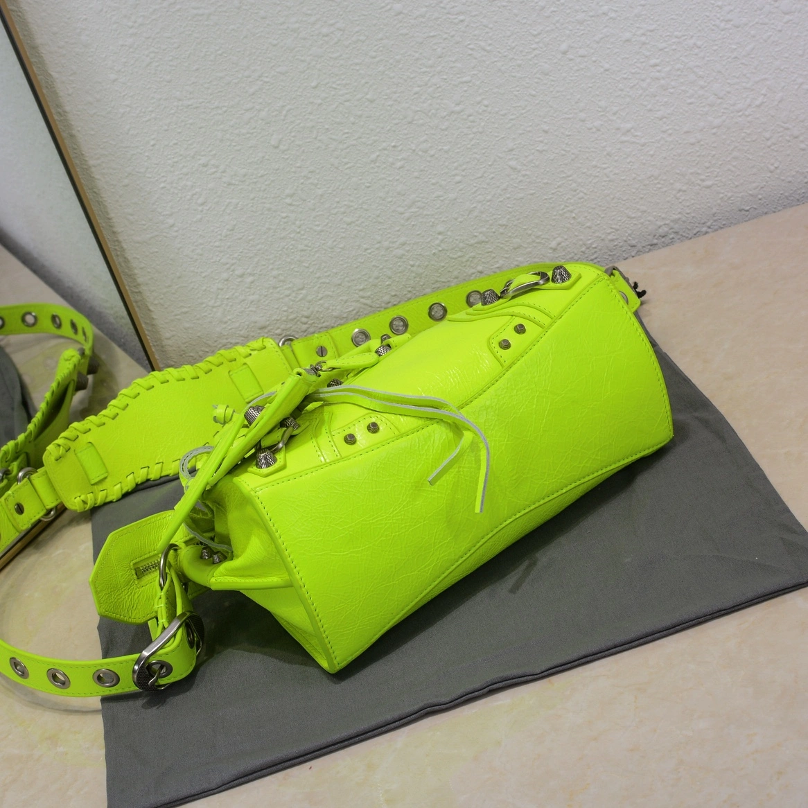 Balenciaga Fluorescent Green Neo Cagole Heart Mirror Bag Sophisticated 60974