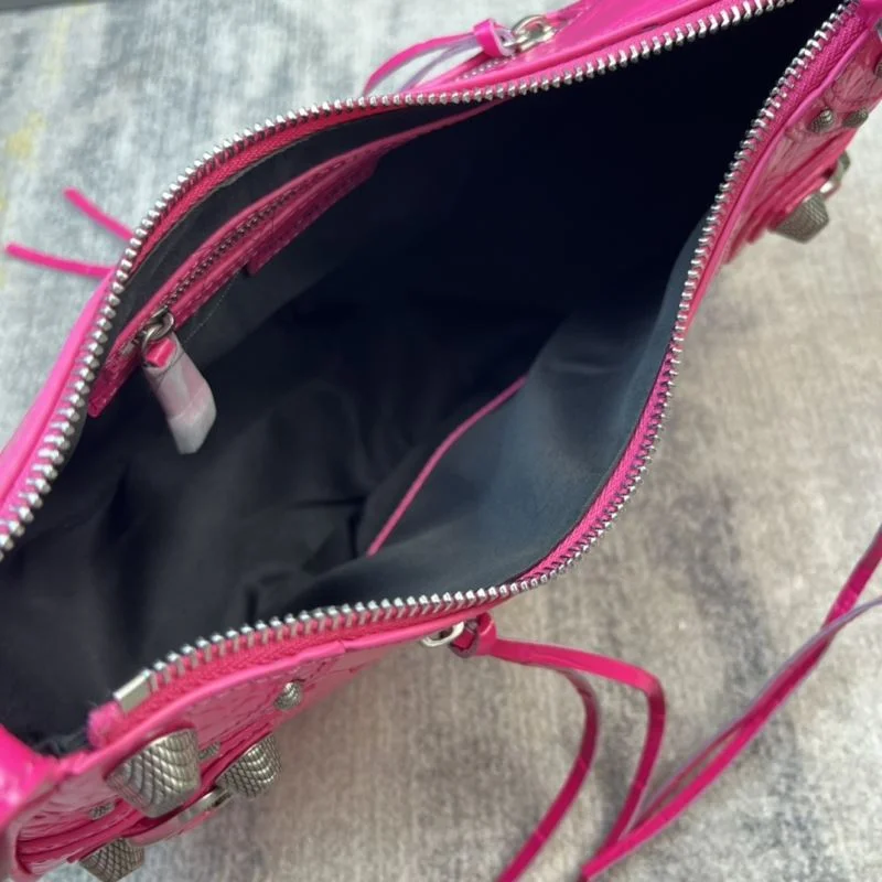 Balenciaga Fuchsia CrocodileBalenciaga Le Cagole Half Moon Bag Comfortable 38374