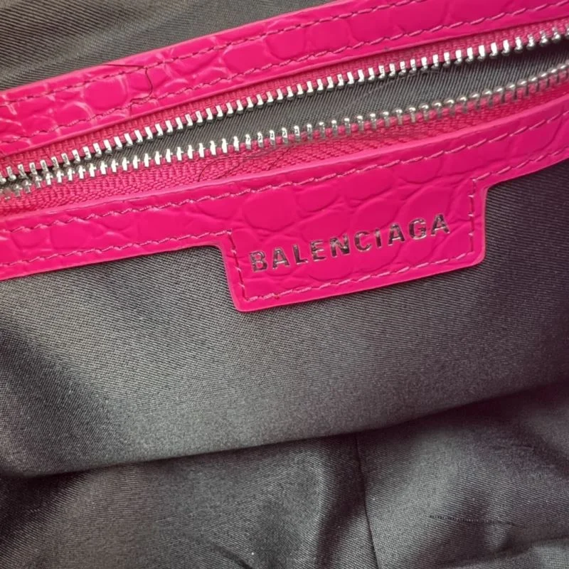 Balenciaga Fuchsia CrocodileBalenciaga Le Cagole Half Moon Bag Comfortable 38374