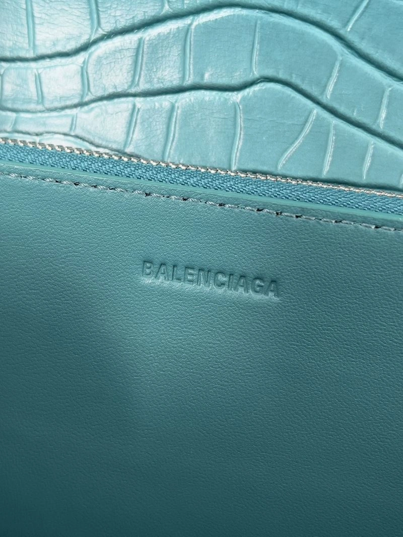 Balenciaga Gossip Crossbody Bag with Double B Logo in Leather Casual 78614