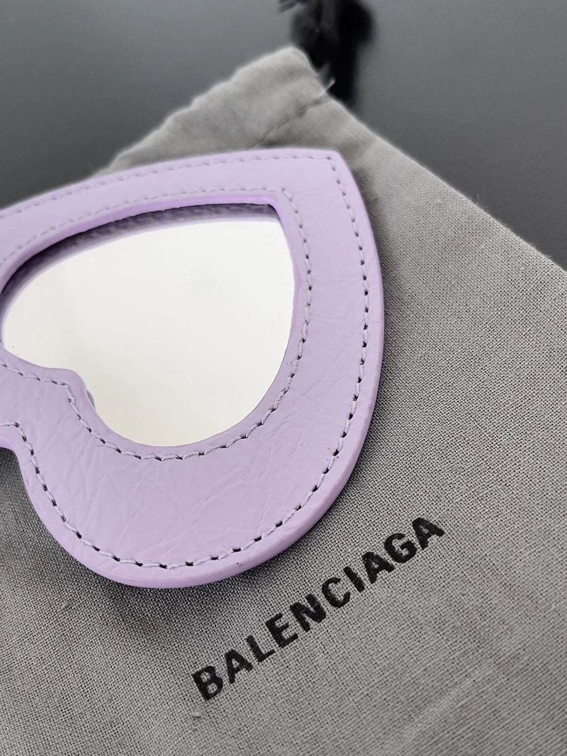 Balenciaga Heart Mirror Keychain with Sheep Leather Charm Efficient 70084
