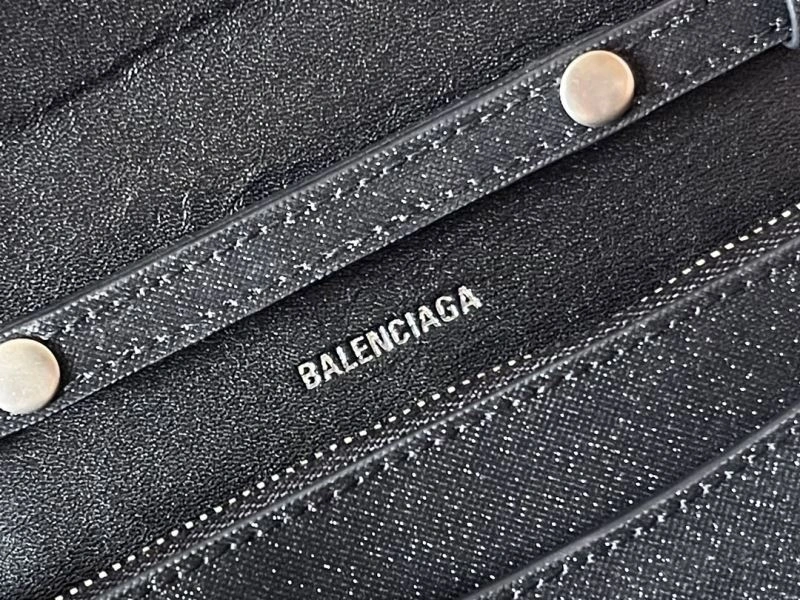 Balenciaga Heavy-Duty Hourglass Chain Bag - Iconic Curved Design EyeCatching 78689