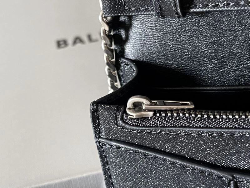Balenciaga Heavy-Duty Hourglass Chain Bag - Iconic Curved Design EyeCatching 78689
