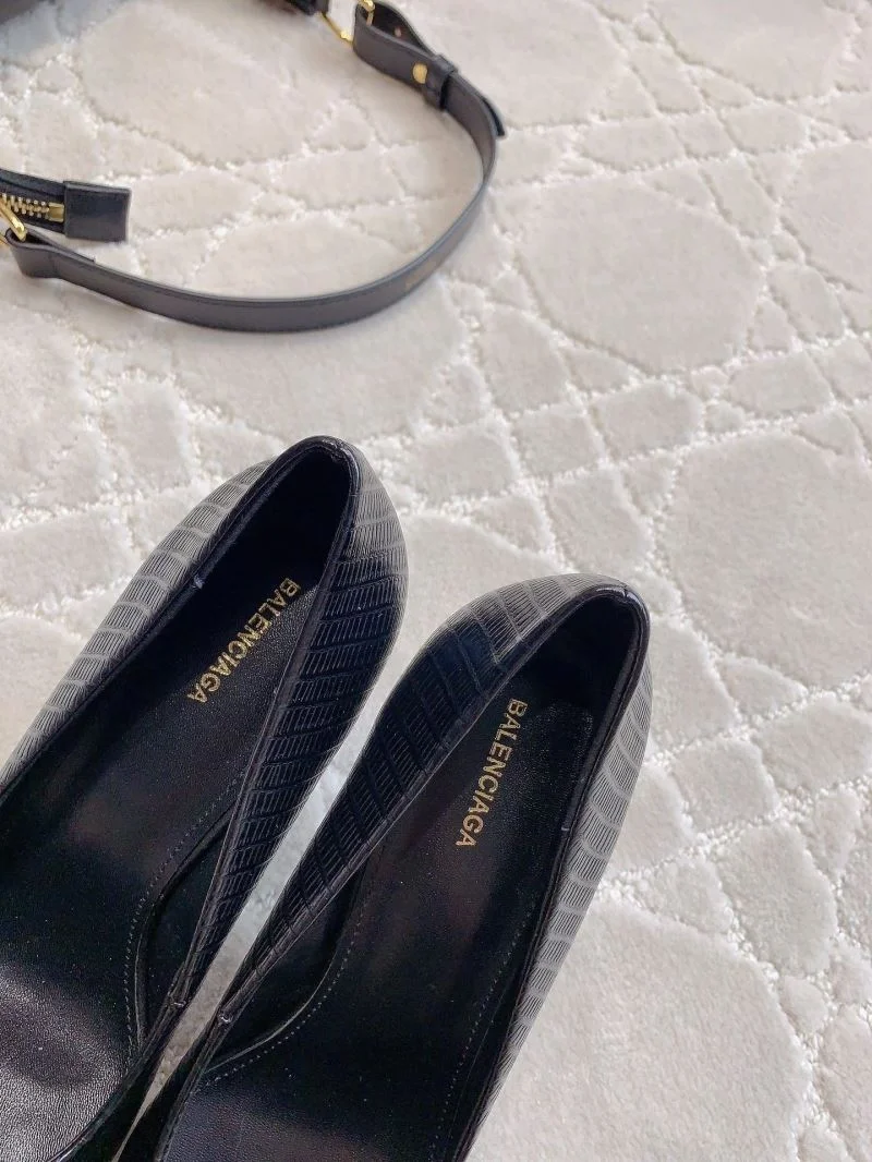 Minimalist Balenciaga Heeled Shoes 17000