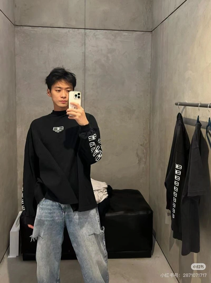 Balenciaga Hoodies Snug 98231