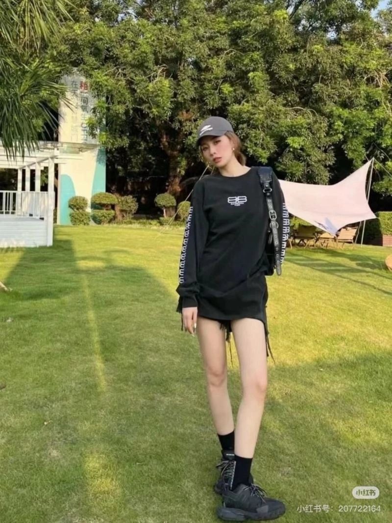 Balenciaga Hoodies Snug 98231