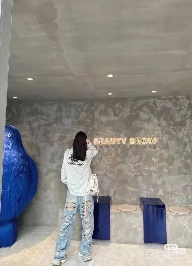 Tailored Balenciaga Hoodies 98235