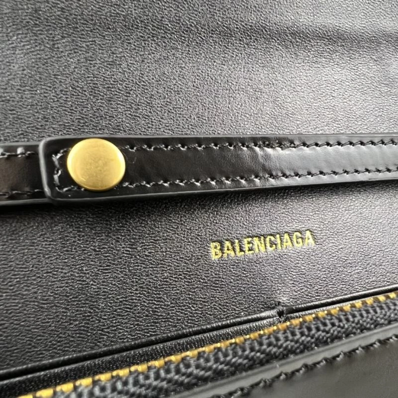 Refined Balenciaga Hourglass Chain Crossbody Bag - Petite B-Shaped Elegance 78645