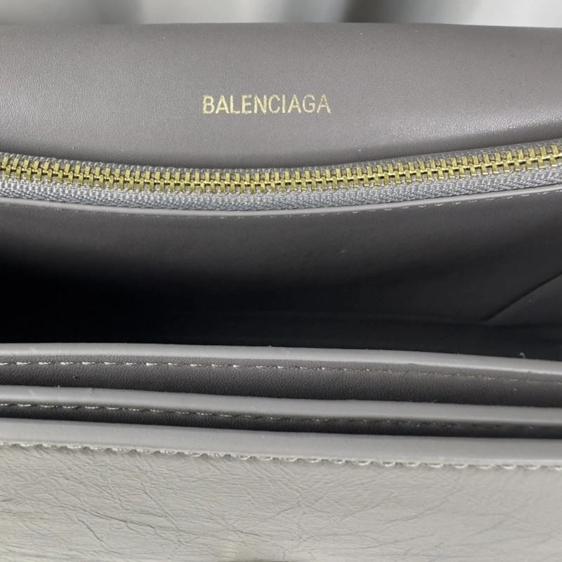 GoAnywhere Balenciaga Iconic Crush Hourglass Chain Bag -  Medium Quilted Style 75294