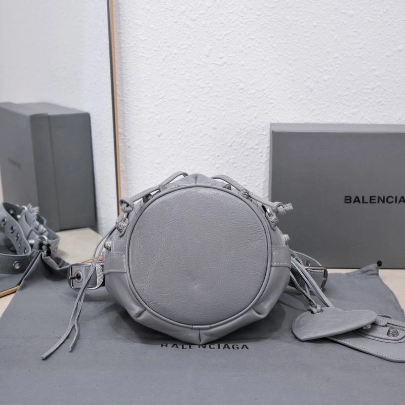 Versatile Balenciaga Le Cagole  Cracked Lambskin Bucket Bag 75354