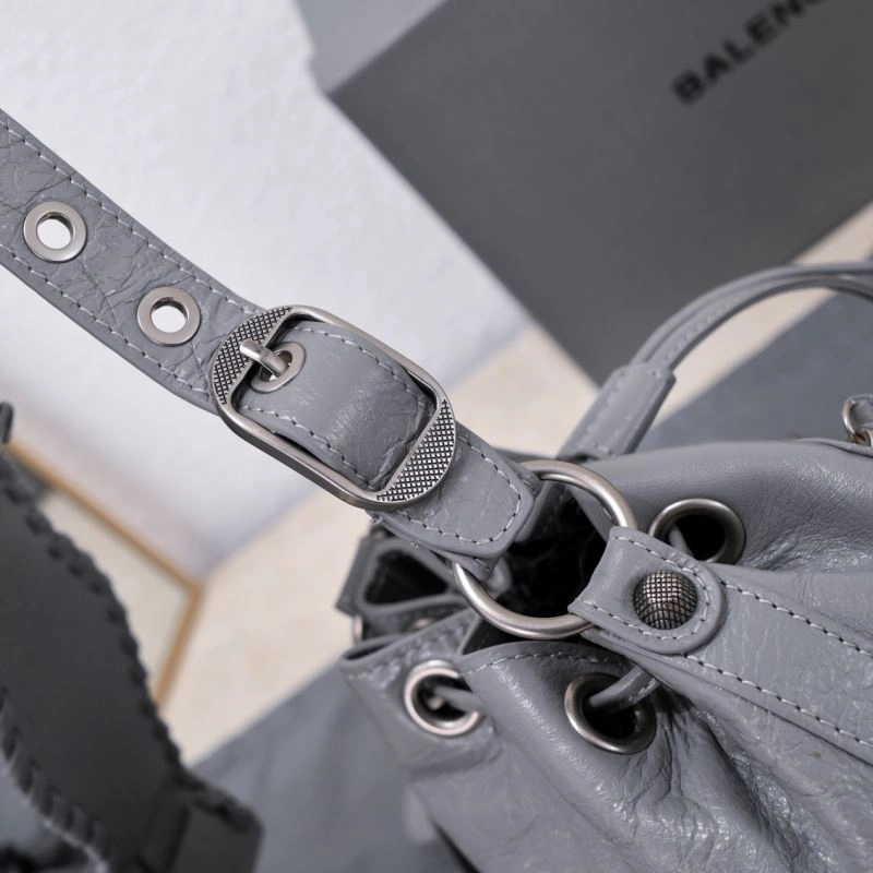 Versatile Balenciaga Le Cagole  Cracked Lambskin Bucket Bag 75354