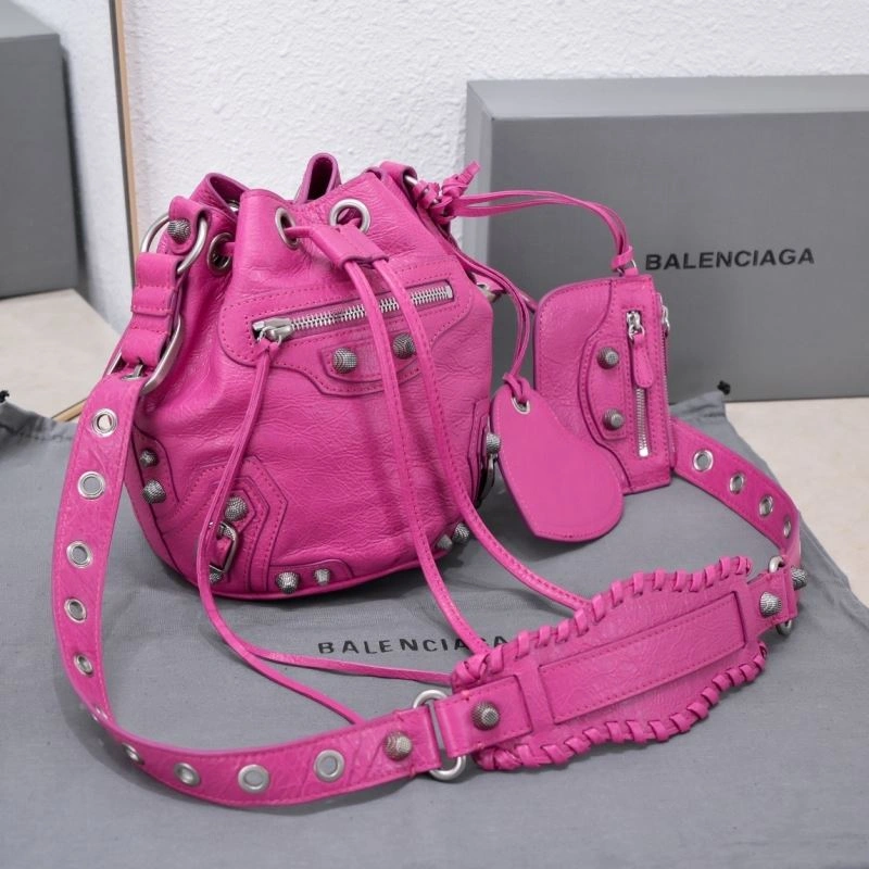 Vibrant Balenciaga Le Cagole  Modern Bucket Bag with Heart Mirror 75350