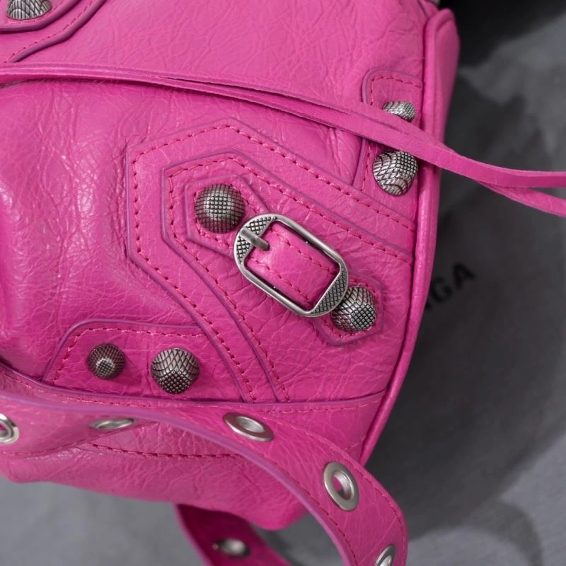 Vibrant Balenciaga Le Cagole  Modern Bucket Bag with Heart Mirror 75350