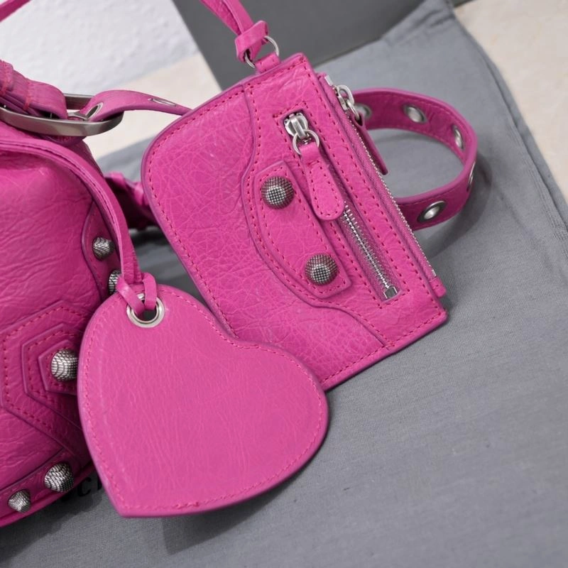 Vibrant Balenciaga Le Cagole  Modern Bucket Bag with Heart Mirror 75350