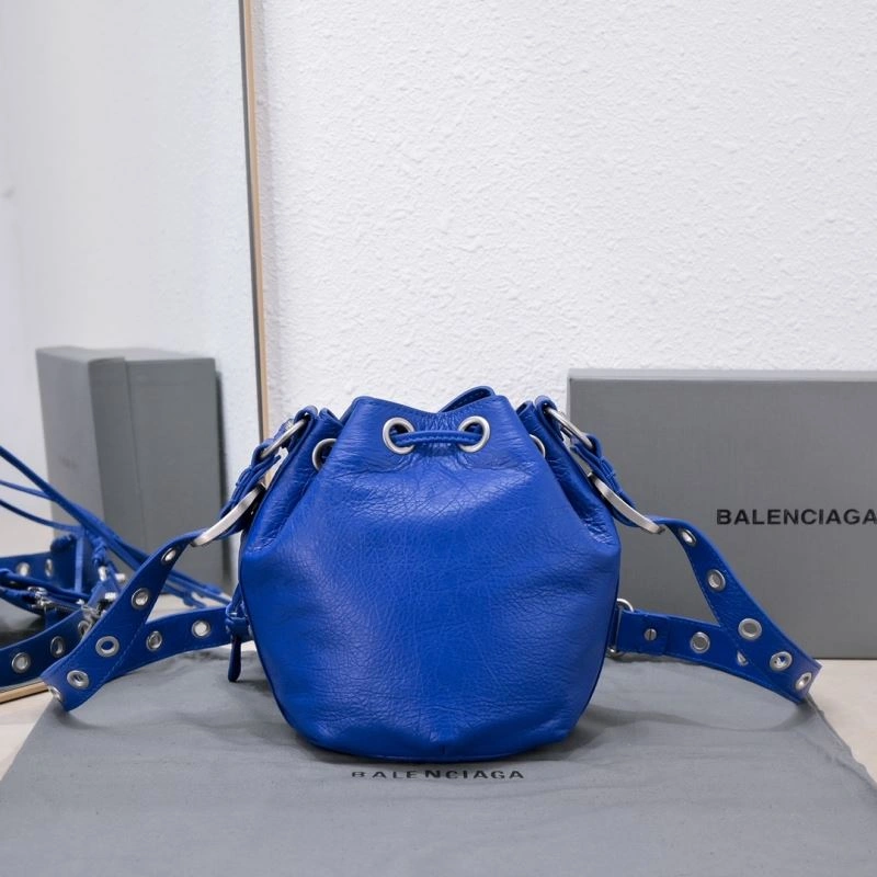 Balenciaga Le Cagole Cracked Lambskin Bucket Bag with Heart Mirror DailyWear 75365