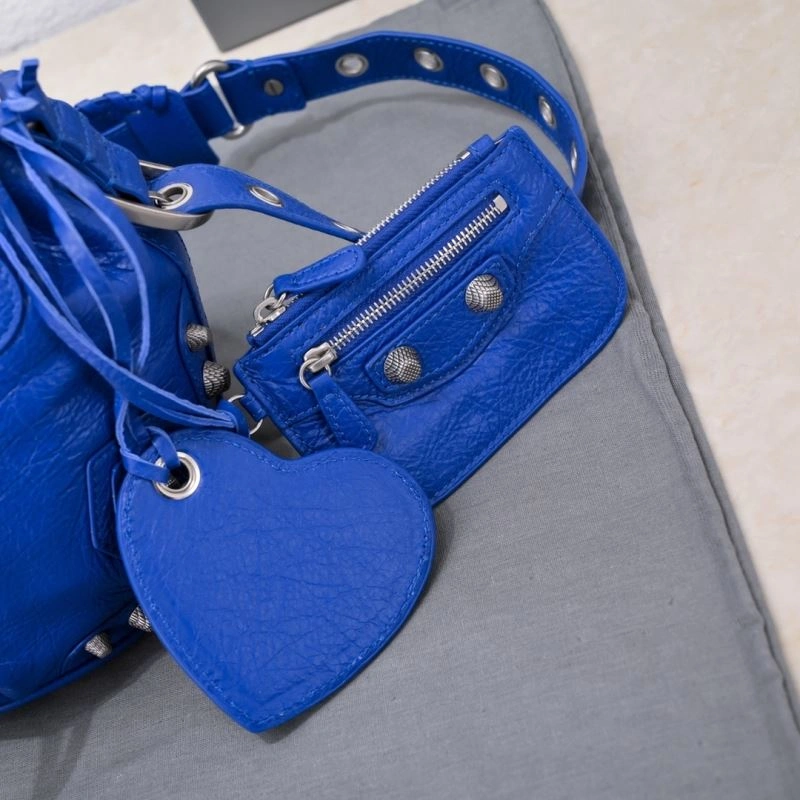 Balenciaga Le Cagole Cracked Lambskin Bucket Bag with Heart Mirror DailyWear 75365