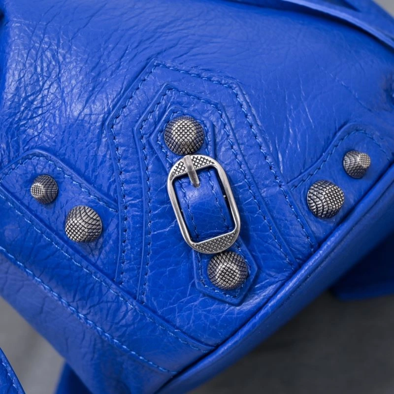 Balenciaga Le Cagole Cracked Lambskin Bucket Bag with Heart Mirror DailyWear 75365