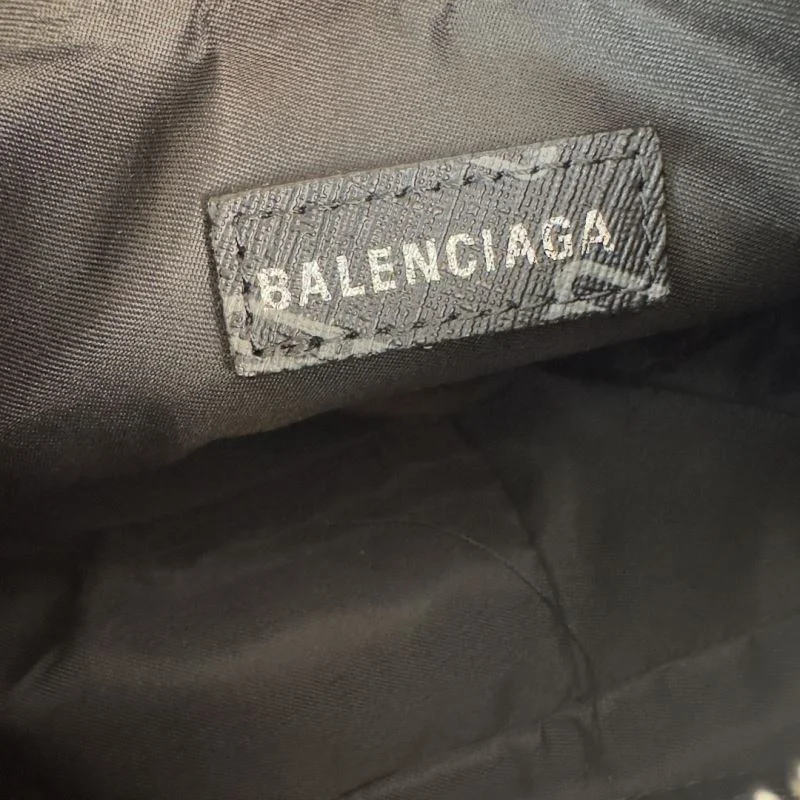 Thermal Balenciaga Le Cagole Half-Moon Crossbody Bag - Black 38391