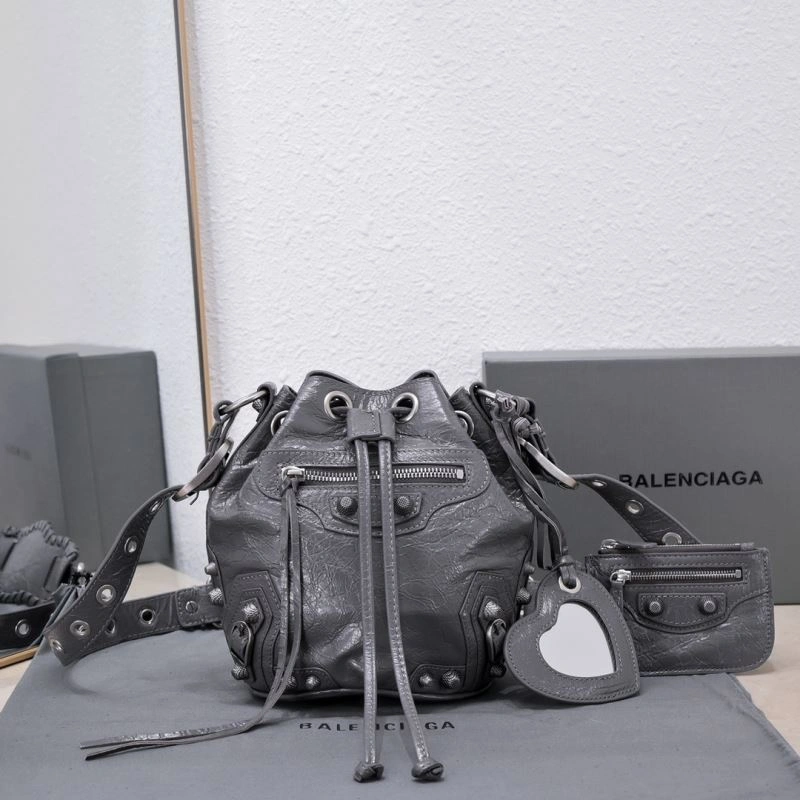 Balenciaga Le Cagole Heart-Detail Bucket Bag in Sheepskin ZipUp 75362