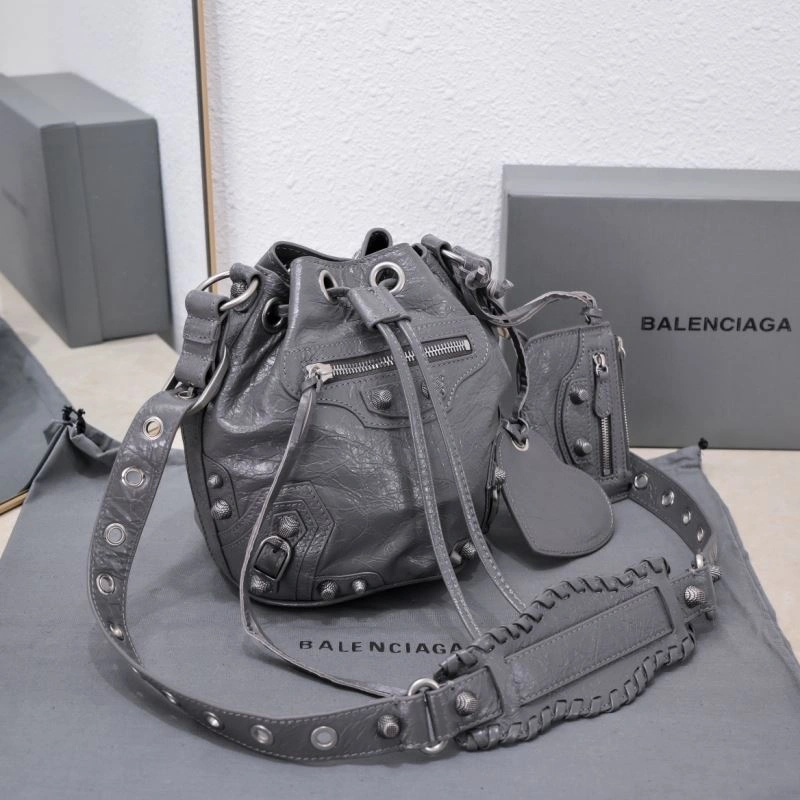 Balenciaga Le Cagole Heart-Detail Bucket Bag in Sheepskin ZipUp 75362