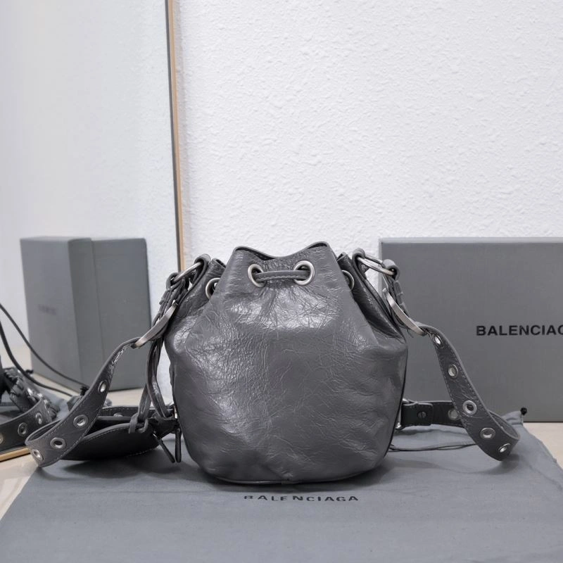 Balenciaga Le Cagole Heart-Detail Bucket Bag in Sheepskin ZipUp 75362