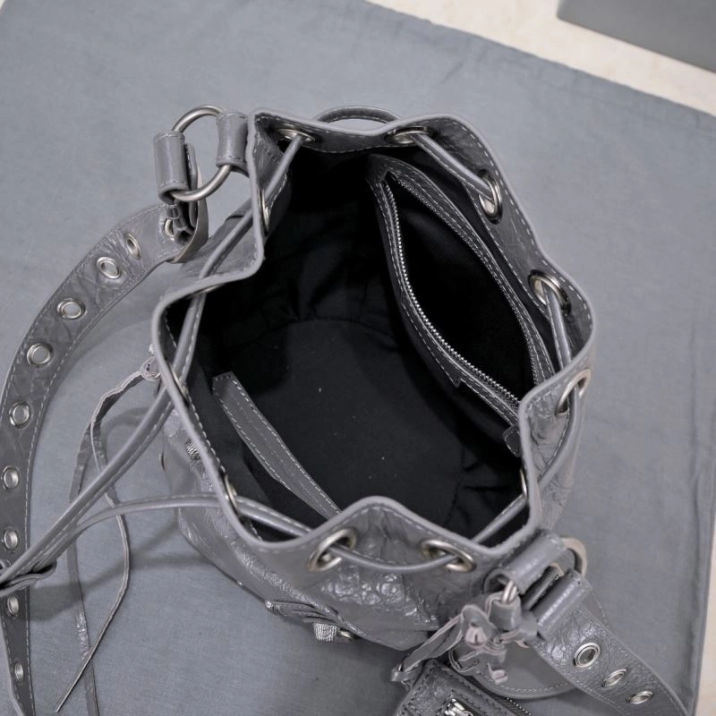 Balenciaga Le Cagole Heart-Detail Bucket Bag in Sheepskin ZipUp 75362