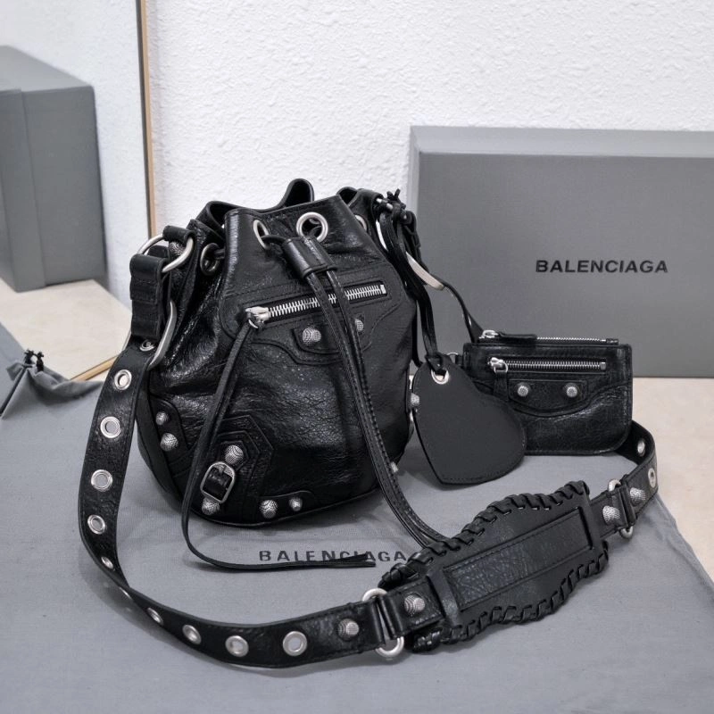 Durable Balenciaga Le Cagole Heart-Mirror Bucket Bag in Cracked Lambskin 75346