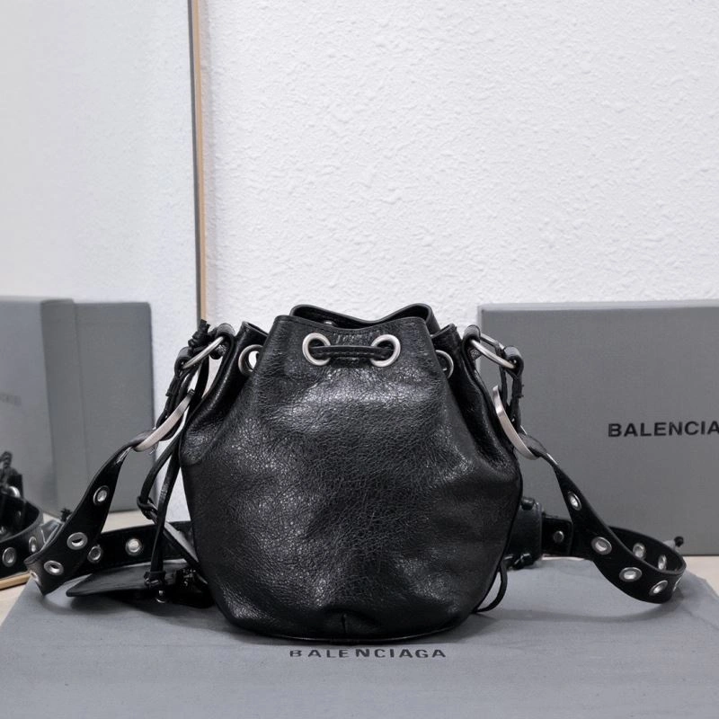 Durable Balenciaga Le Cagole Heart-Mirror Bucket Bag in Cracked Lambskin 75346