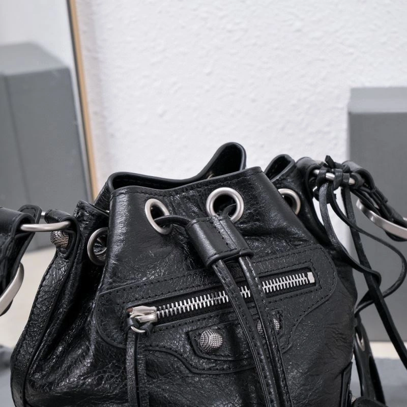 Durable Balenciaga Le Cagole Heart-Mirror Bucket Bag in Cracked Lambskin 75346