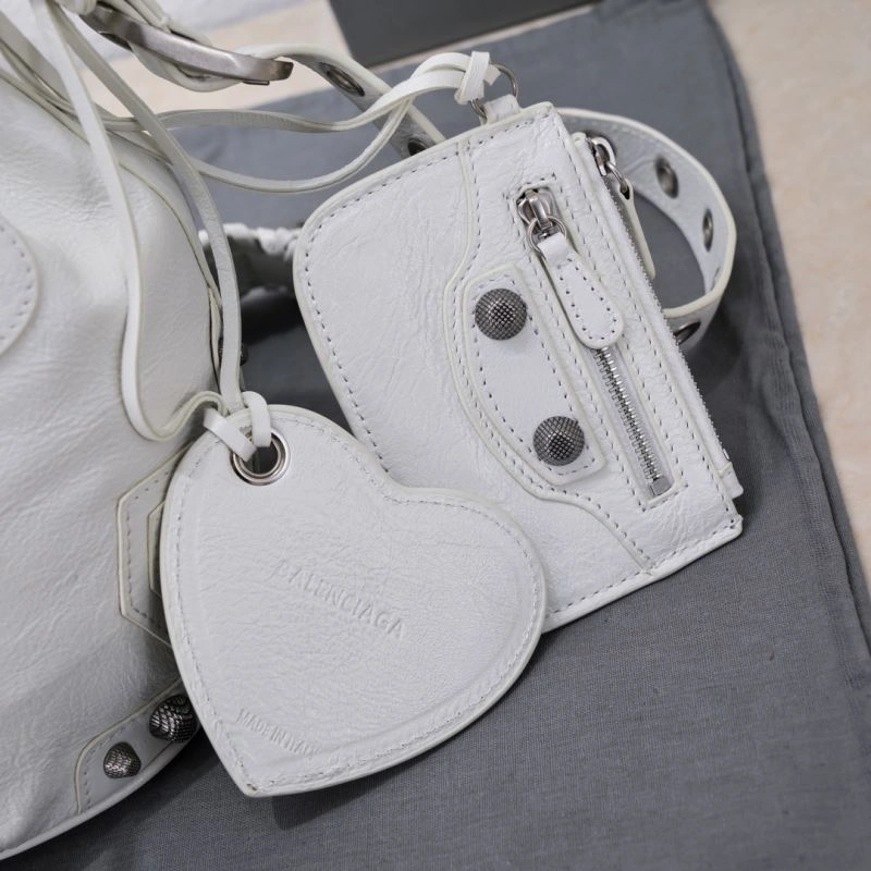 Classic Balenciaga Le Cagole Heart Mirror Bucket Bag in Cracked Lambskin 75348