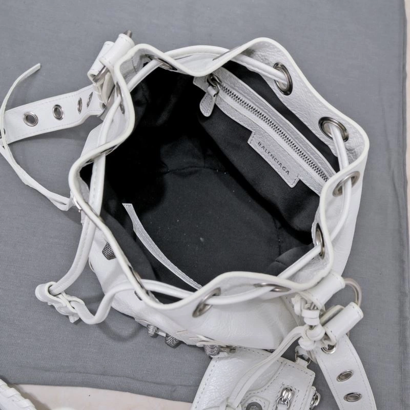 Classic Balenciaga Le Cagole Heart Mirror Bucket Bag in Cracked Lambskin 75348