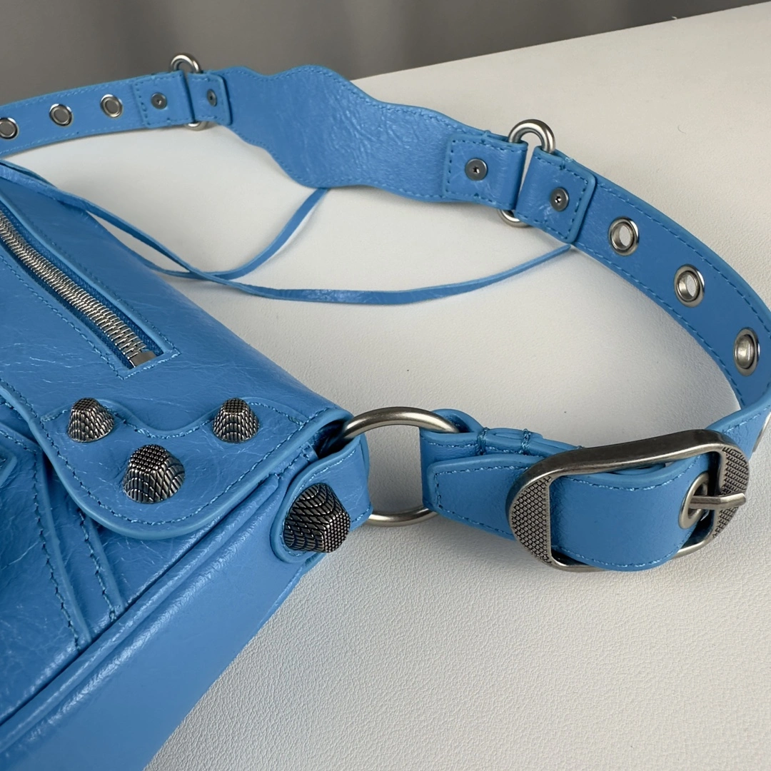 Versatile Balenciaga Le Cagole Large Everyday Sling Bag in Lambskin 61144
