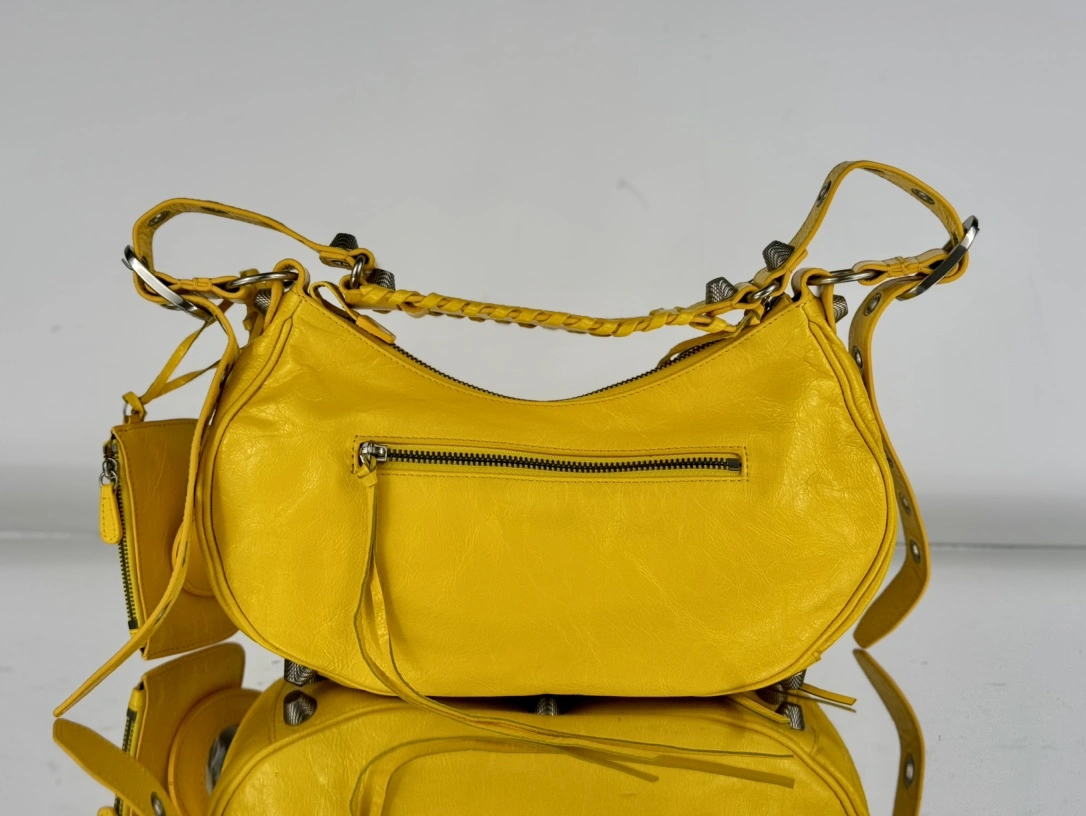 RelaxedFit Balenciaga Le Cagole Large Half-Moon Dumpling Bag 61065